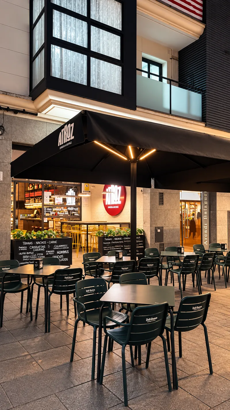 Terraza exterior de ATROZ Castelldefels